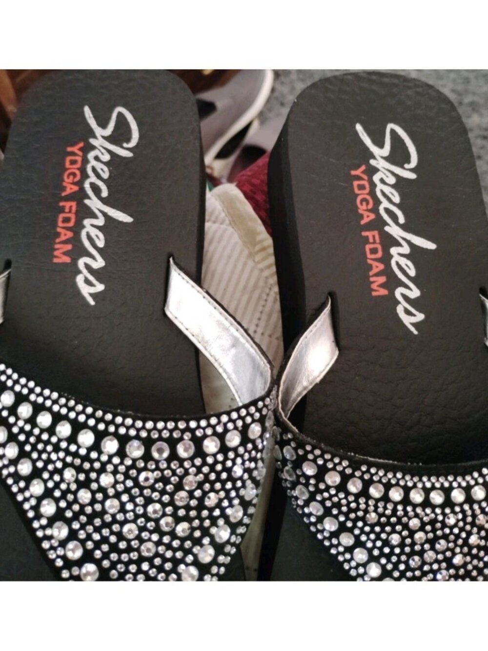Skechers Size 10 Yoga Foam Vinyasa Jeweled Bling Wedge Flip Flops Rhinestone - Picture 8 of 10